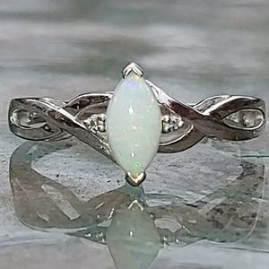 Wkd Sale ⭐Opal & Diamond White Gold Ring
